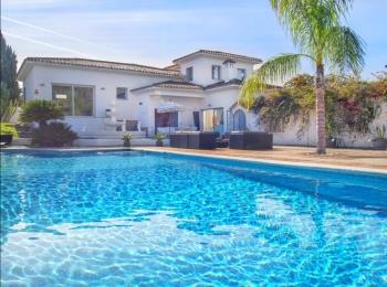 Why It’s Crucial to Contact Before Booking a Spanish Holiday Villa